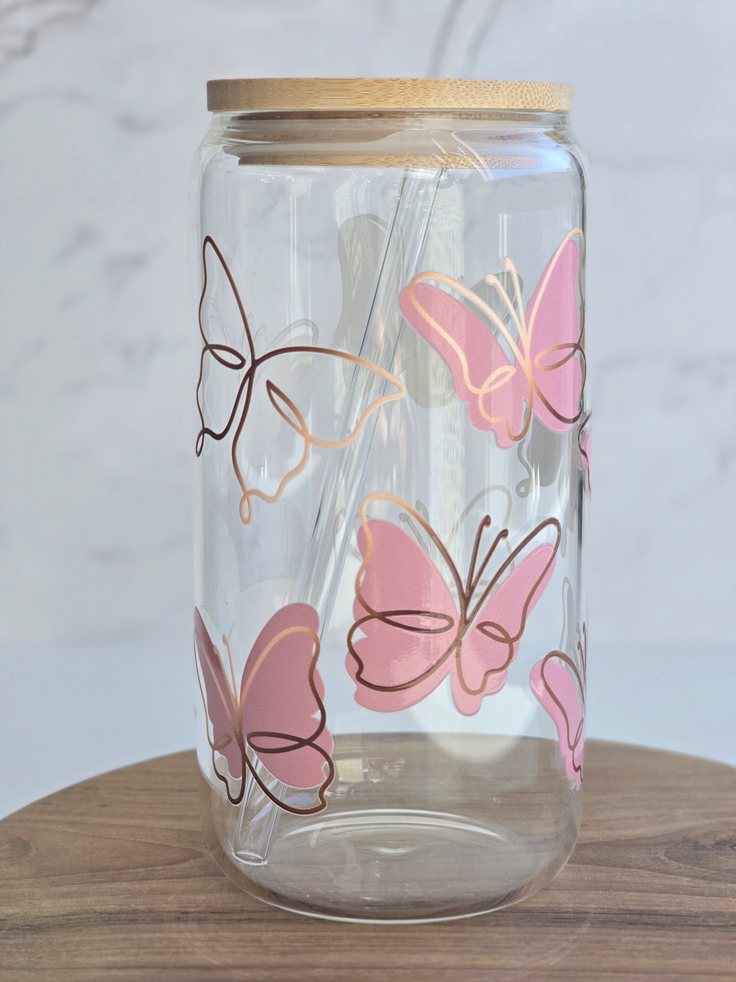 Rosa Schmetterlingsbecher