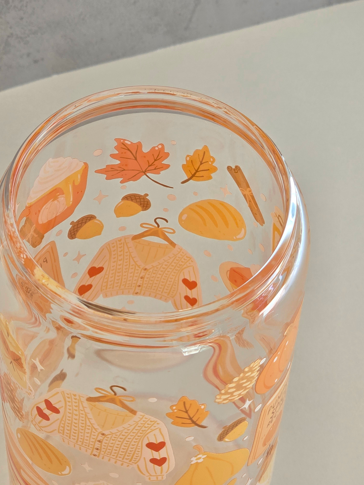 *Motiv auf beiden Seiten sichtbar* Pumpkin Spice Glasbecher